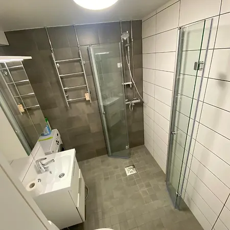 2bhk Olari, * 艾斯堡