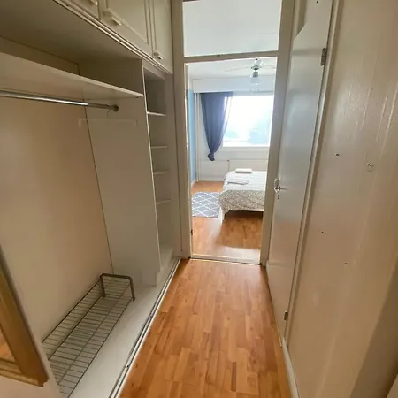 2bhk Olari, * 艾斯堡